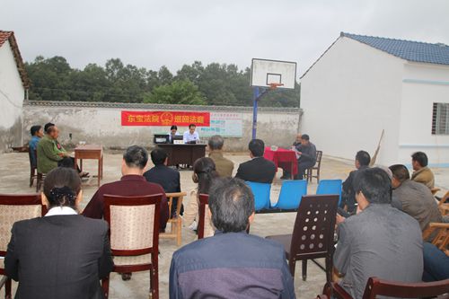 巡回开庭现场.JPG